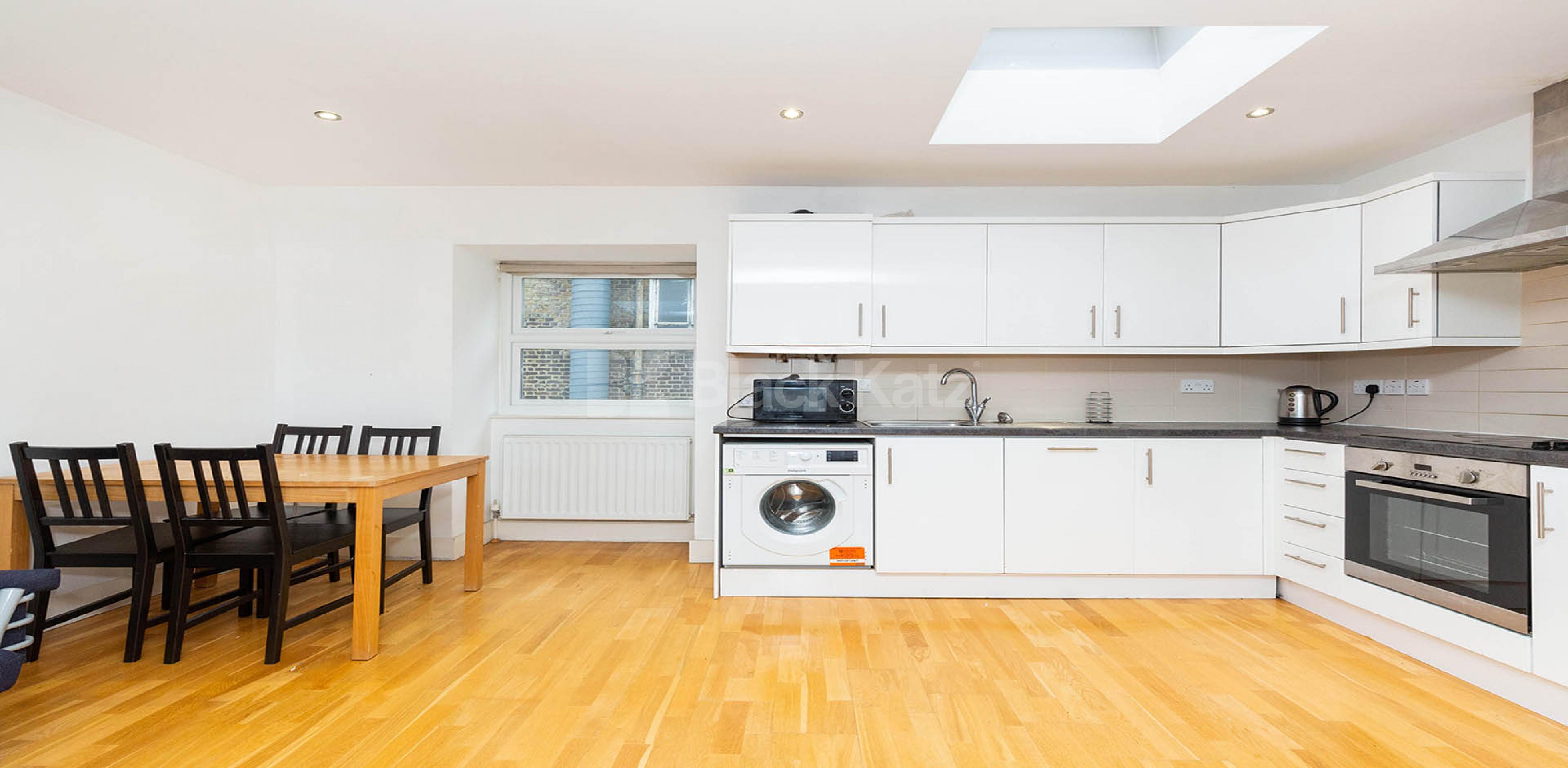 			LUXURY TWO BED TWO BATH  MINUTES TO TUBE!, 2 Bedroom, 2 bath, 1 reception Flat			 Kings Terrace, CAMDEN NW1